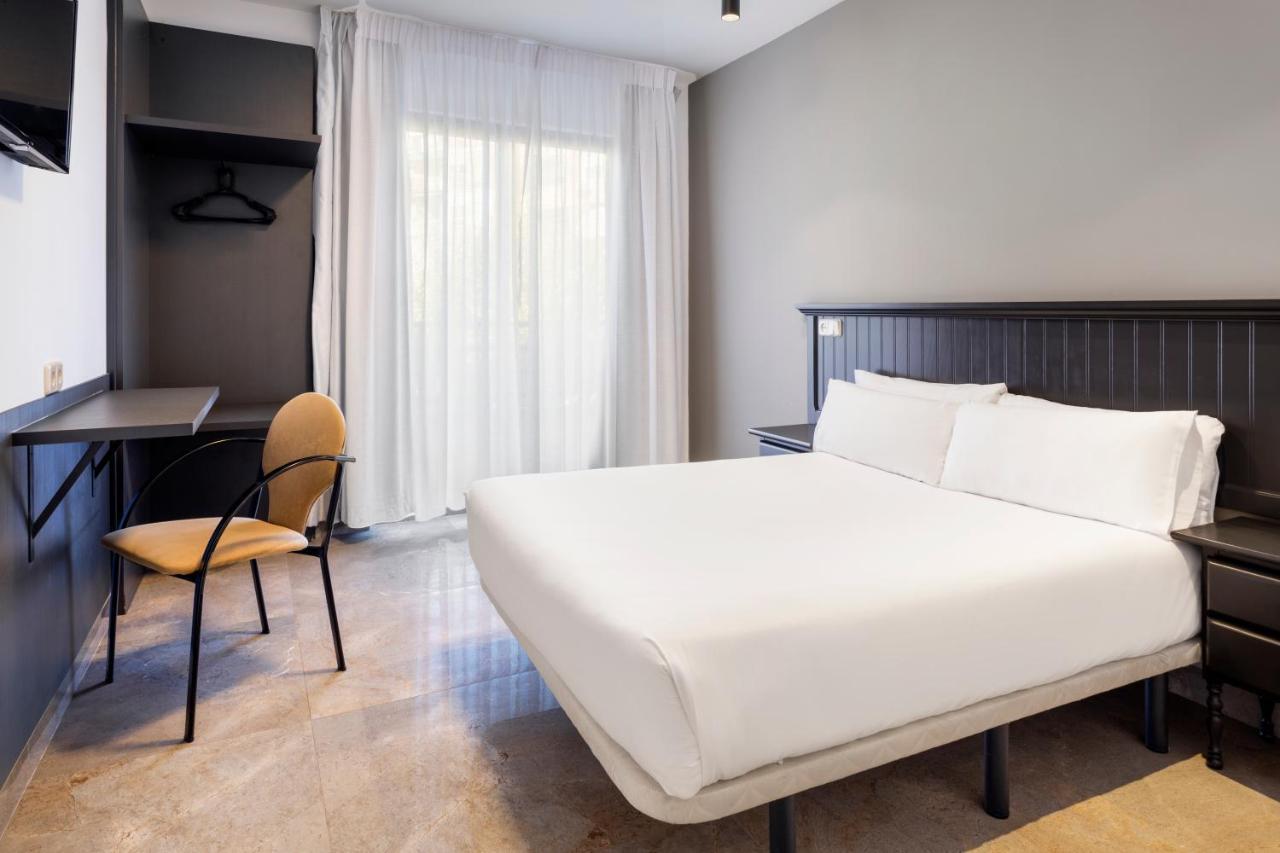 Hotel Victoria Вальдеморо Экстерьер фото