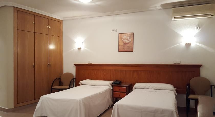 Hotel Victoria Вальдеморо Экстерьер фото